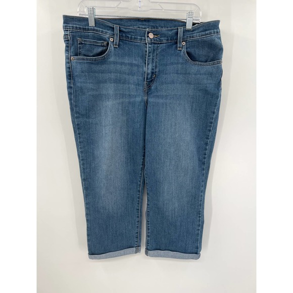 Levi Strauss and Co. Women's medium wash denim capris regular fit size 32 - Picture 1 of 3